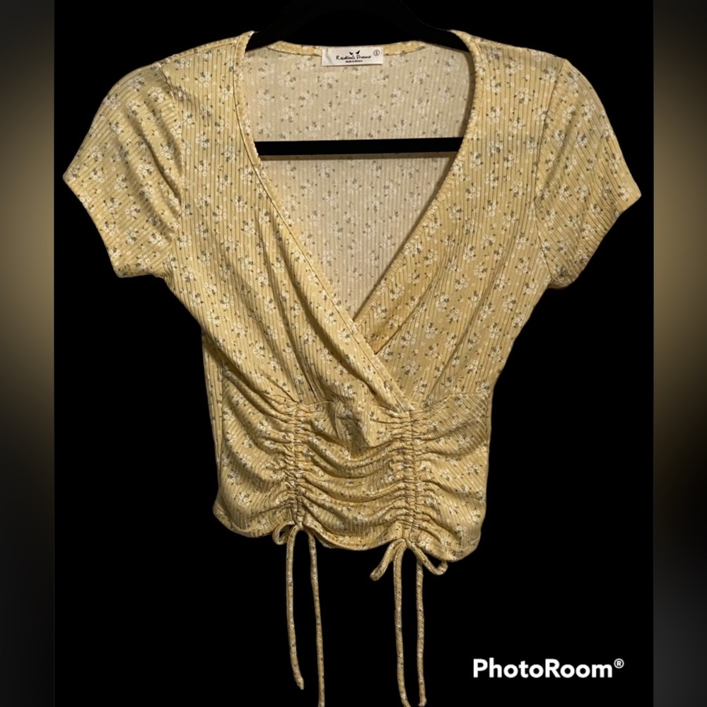 NWT•Rebellious Dreamer Yellow Floral drawstring cinched SS junior top size S